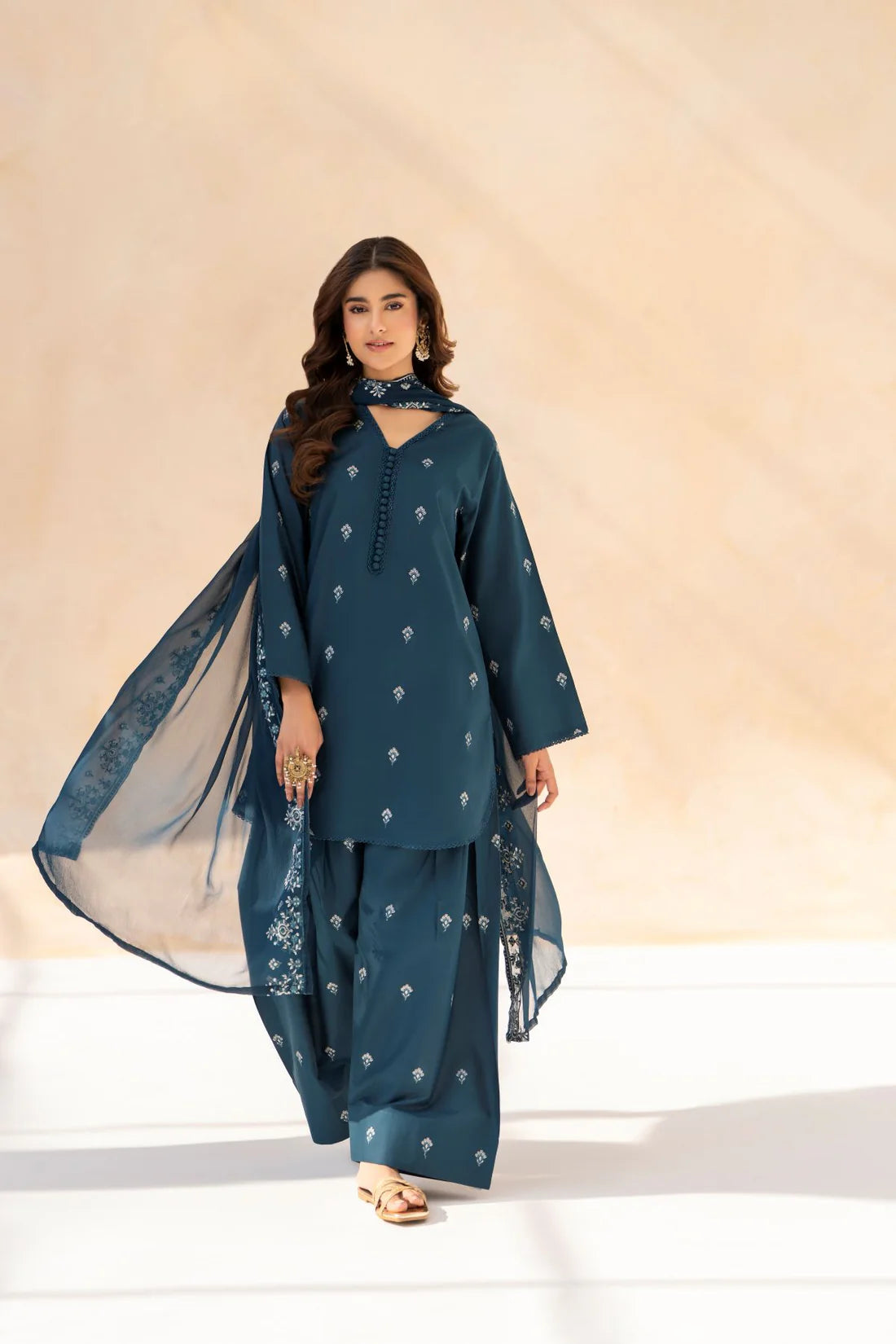 Zarqash Noir – 3PC Embroidered Cotton Suit