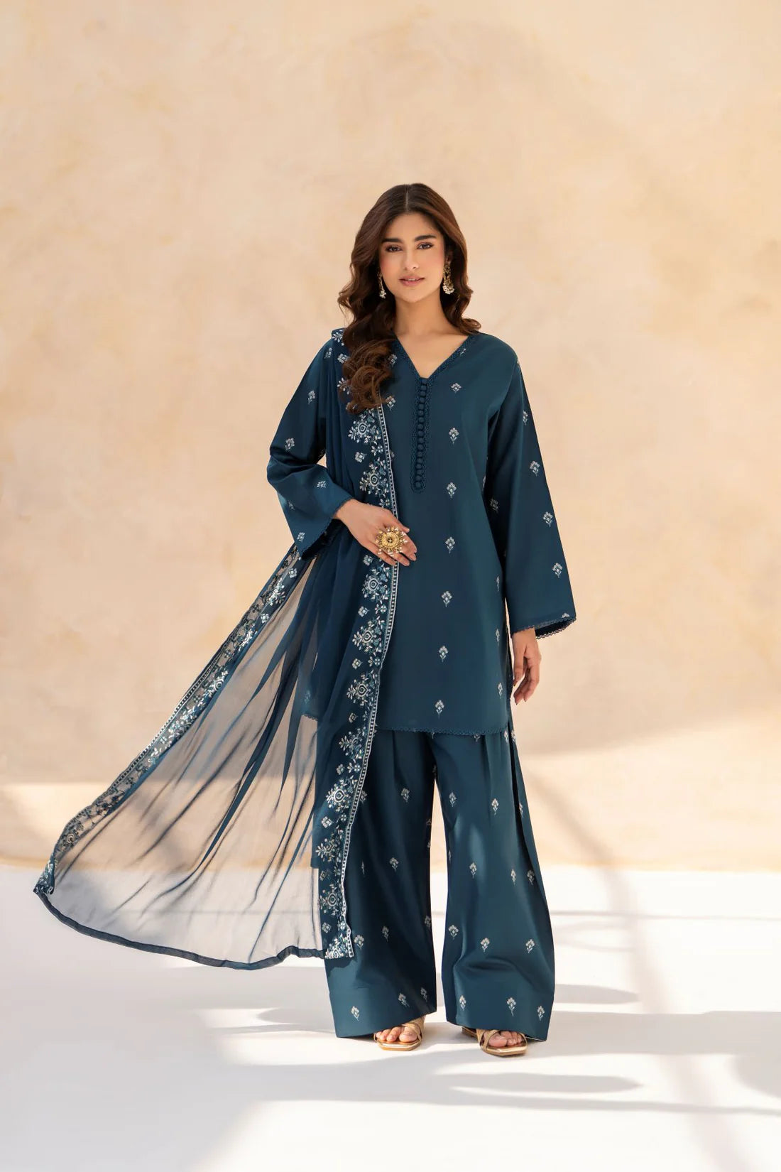 Zarqash Noir – 3PC Embroidered Cotton Suit