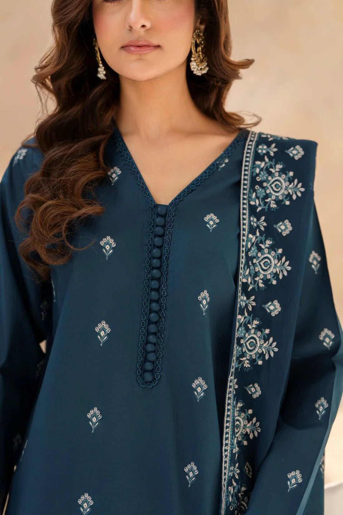 Zarqash Noir – 3PC Embroidered Cotton Suit