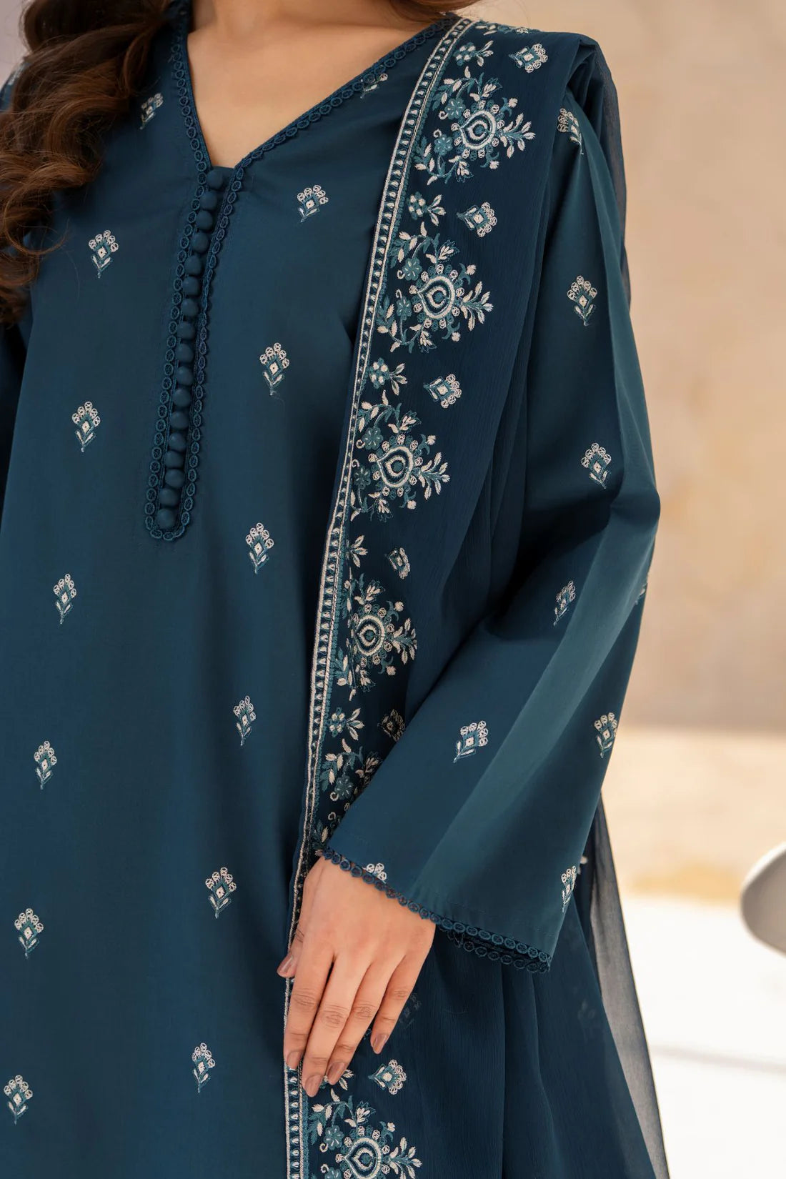 Zarqash Noir – 3PC Embroidered Cotton Suit