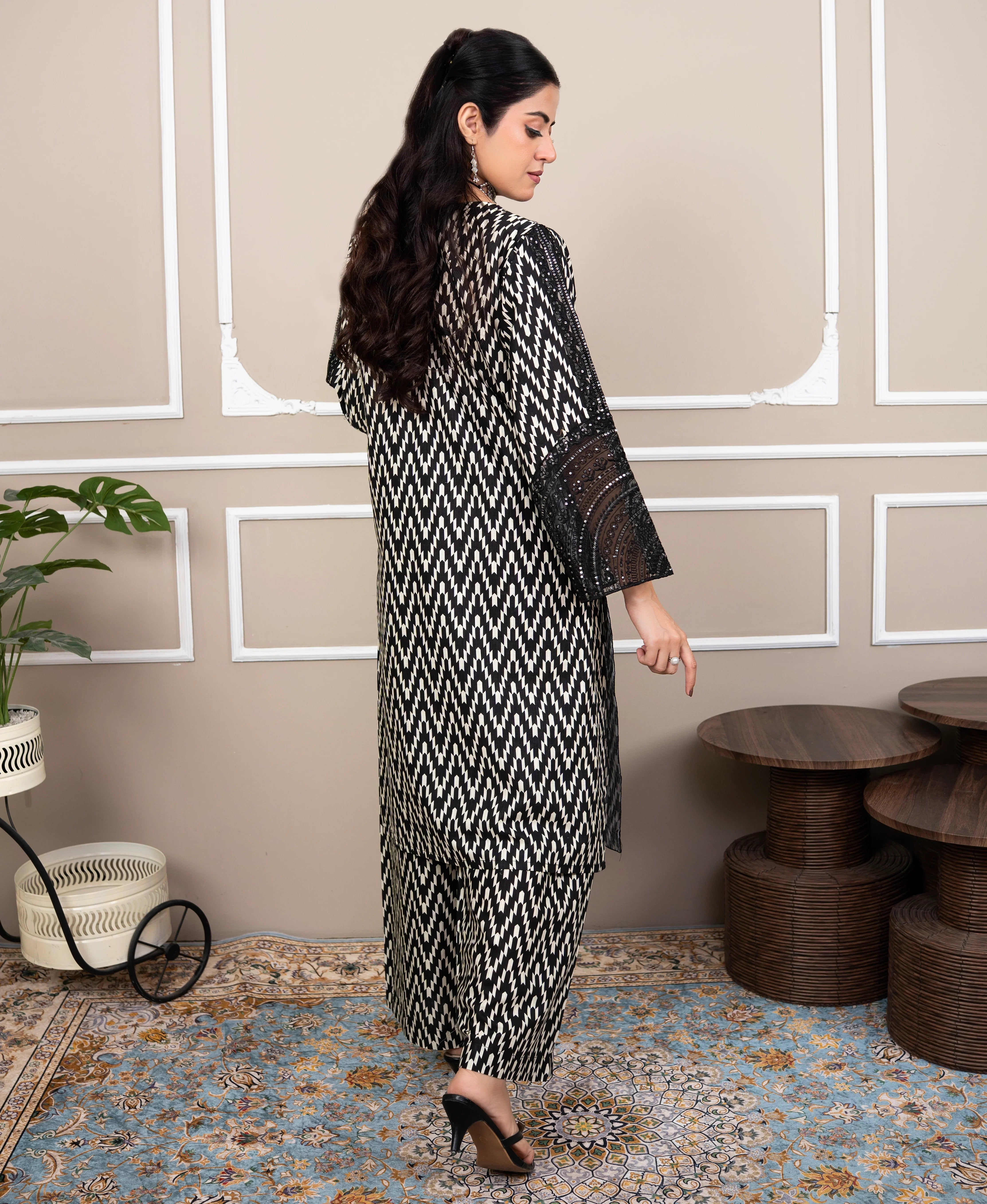 Noir Ivory 3PC With Free Hand Bag