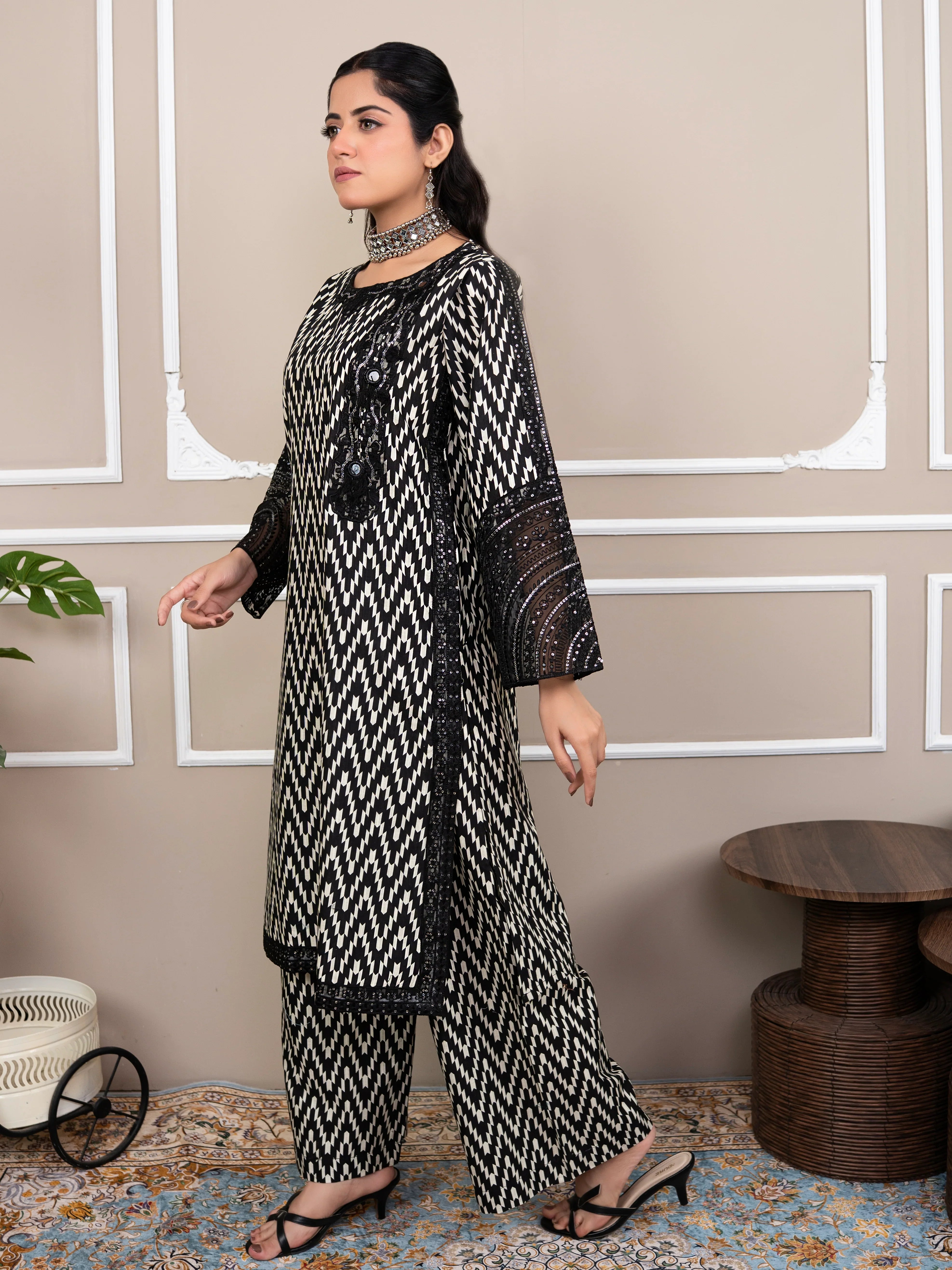 Noir Ivory 3PC With Free Hand Bag