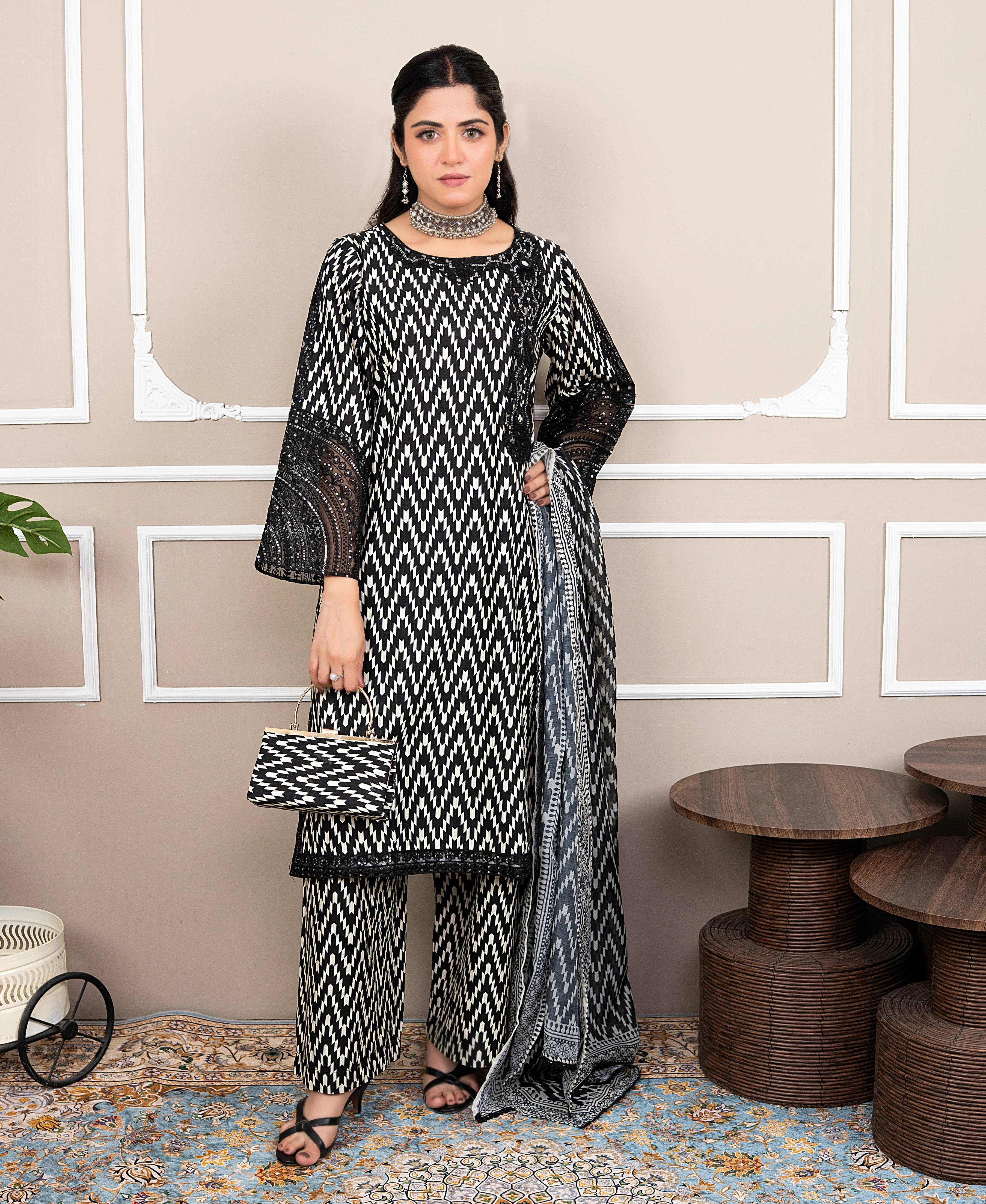 Noir Ivory 3PC With Free Hand Bag